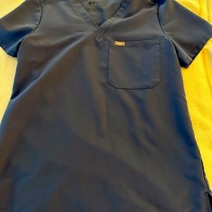 Figs Catarina scrub. Size small.